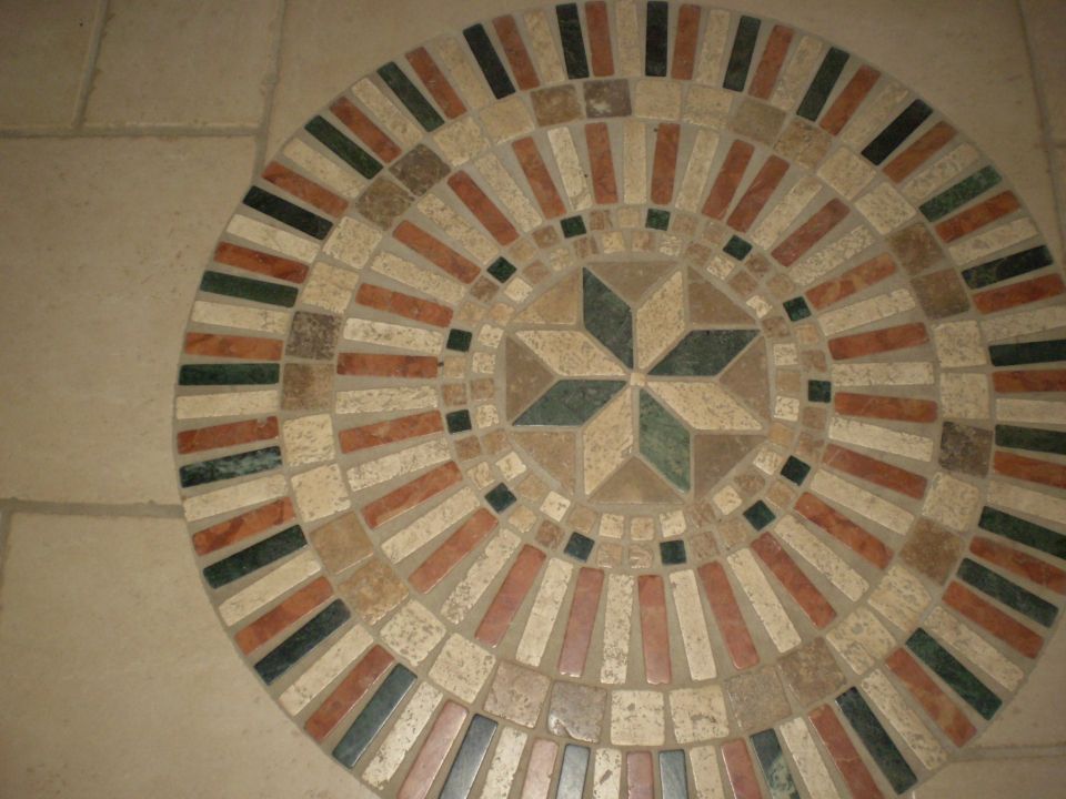 Rosace en mosaïque de carreaux réalisée par DP Carrelage